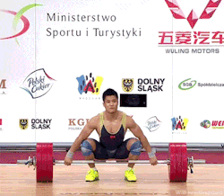 wrestlingisbest:  77kg Lu Xiaojun, world record 176kg snatch