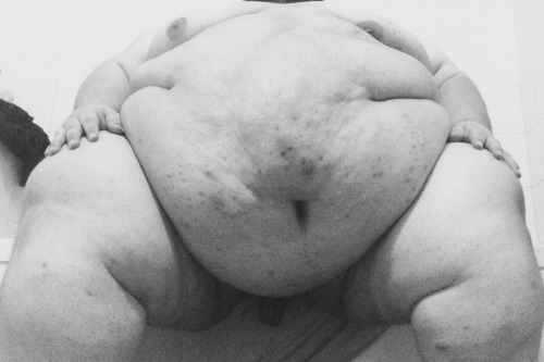 anonymousfatty7:  Lord chub :)  I know I’d get on my knees for you.