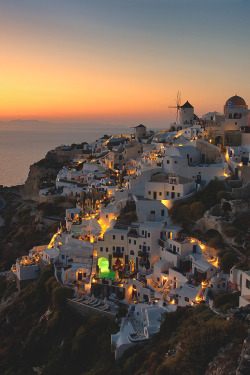 theincredibleflo:  Santorini. Where my honeymoon will be at