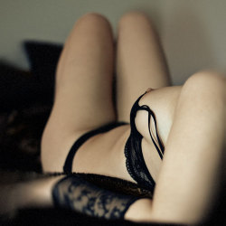 thats-foxy:  WIL: foxy pose and angle and lingerie. 