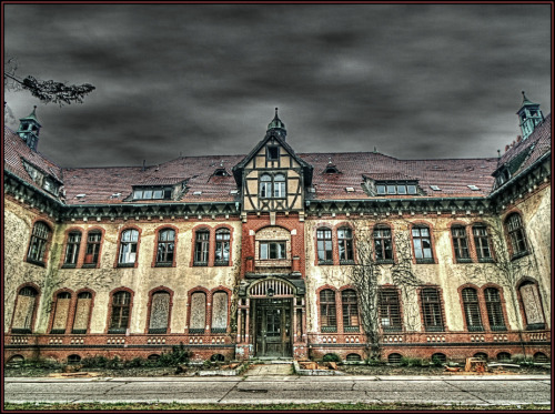 Beelitz Heilstatten, abandonned asylum Nudes & Noises  