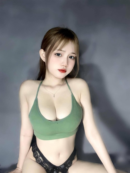 Asian Hot Girls