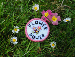 flower-patches:  Flower Power Patch//Available here 