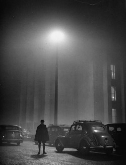 luzfosca:  Yale Joel Paris in the fog, France, 1948 From Life