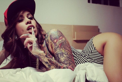 thehottesthere:  http://www.thehottesthere.com/
