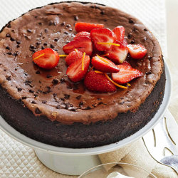 fullcravings:  Mocha-Chocolate Chip Cheesecake with Strawberries