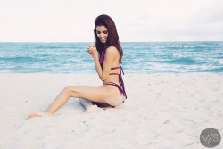 vanstyles:  Ashley Sky playing in the sand  