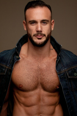 maskulinity:  seangomesphoto:  Alex B.   Alex Bullon by Sean