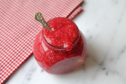 beautifulpicturesofhealthyfood:  Raspberry Chia Seed Jam…RECIPEIngredients1