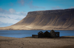 destroyed-and-abandoned:  Abandoned building in Iceland. 