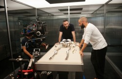 spikejonzes:  pickledelephant:  Alex Garland with Oscar Isaac,