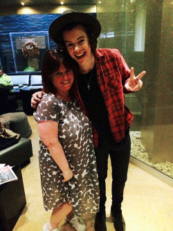 mr-styles:  niam93s: GUYS THIS WAS HARRY TODAY WITH MY MOMS