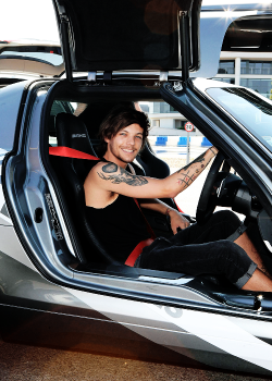 mr-styles:  Louis Tomlinson during an AMG Driving Experience