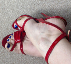 kaskerak: My favourite feet in my favourite Leatherworks 5″