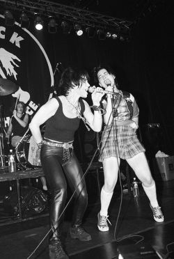 little-trouble-grrrl:Joan Jett performing with Bikini Kill at