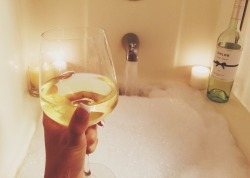 everydayinlilly:  Treat yo self  This looks so nice and relaxing