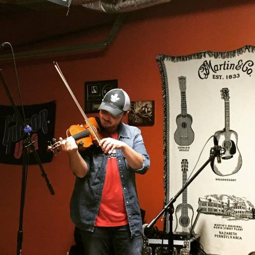 <p>Look out. #fiddle #fiddlestarcamp #multiinstrumentalist #lefthandedfivestringwizard (at Fiddlestar)</p>