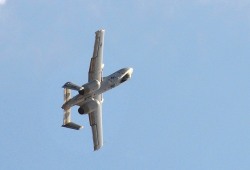 planesawesome:   RIFLE flying the A-10 West Demo at Colorado