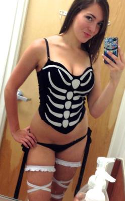 iphone-babes:  naughtycostumes:  Wow! Love this submission! 