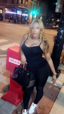 dreamitaly-love:  #chicago life lil red bone thick bitch  The