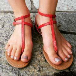 frivri-blog:  Red Sandals