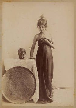  Émile Joachim Constant Puyo, Portrait of a Young Woman Holding
