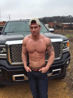 xbullrider:  Miles logan/model   The inside of that truck smells