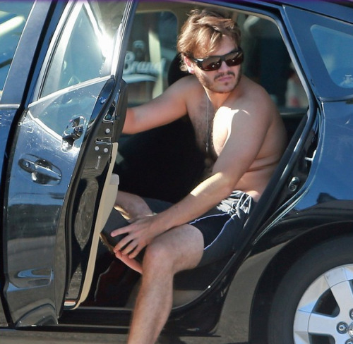 fuckyeahbeerbellies:  emile hirsch gone doughy  