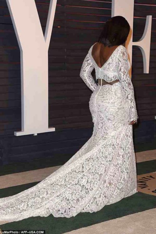 shefitsthatdress:  @SerenaWilliams  Truly beautiful. SheFitsThatDress like a silk glove.   Mi Lady