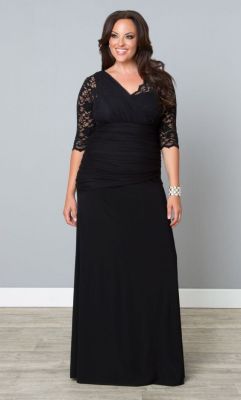 beautiful-real-women:  Plus Size Black Gown - Soiree Evening