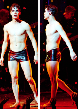 famous-male-celeb-naked:Darren Criss