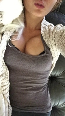 pursuitofmydick:  meowingt-n:  My boobs look big when I’m laying