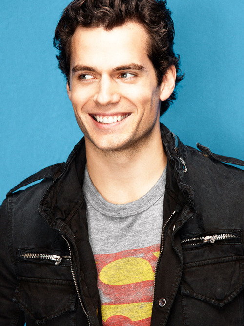 meninvogue:  Henry Cavill  http://imrockhard4u.tumblr.com