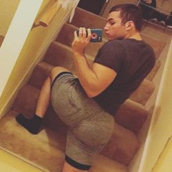 malebubblebutts:  👌Follow me @bubblebutt_men #gayfitness #gaykik