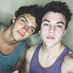 collegeisqueer:  gayingaround:  http://gayingaround.tumblr.com/