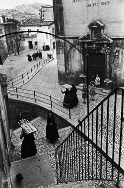 luzfosca:  Henri Cartier-Bresson  “Aquila Degli Abruzzi”,