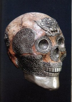 crisolyn-uendelig:  Kapala - vessel made from a human skull