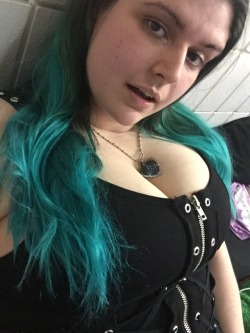 thelegendofleesa:  Ignore my weird face but seriously… MY TITS