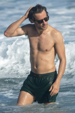 shirtlessmalecelebs:  Francesco Carrozzini