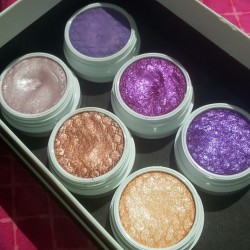 eyesfacenails:  Beautiful colourpop eyeshadows! For ŭ each,