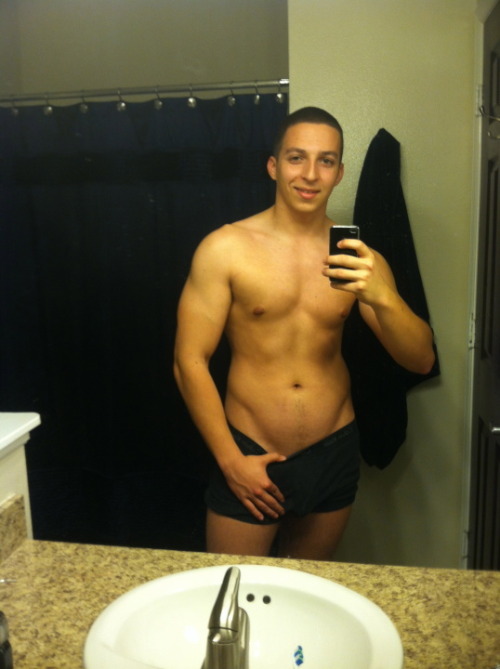 shitilikeandafewofme:  26 year old. Tampa, FL Do you know him? Follow me for more like this! www.shitilikeandafewofme.tumblr.com