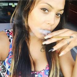 dopegirls2014:  @justtmaa Dope Girl smokin 💨💨 purple flowers