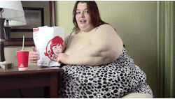 hotfattygirl:  Pleasantly Plump takes on a 50 chicken nugget
