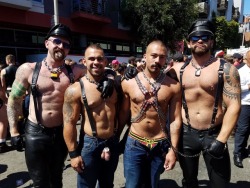 aleksbuldocek:  My leather family trip to Dore Alley “Up Your