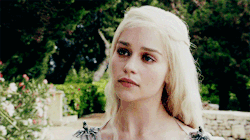 gifgot: All Daenerys wanted back was the big house with the red