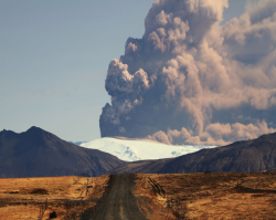 nubbsgalore:photos by sverrir thorolfsson of the 2010 eruptions