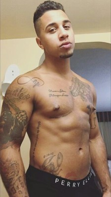 dominicanblackboy:  A cute moment wit Sexy tatted blue eyed rican
