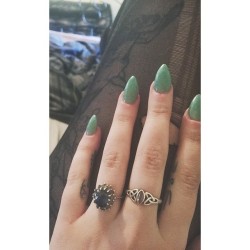 New paws and claws💚  #alternative #green #jadeisthenewblack