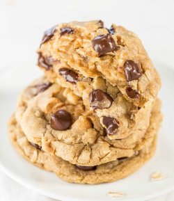 huffposttaste:  In defense of the classic chocolate chip cookie.