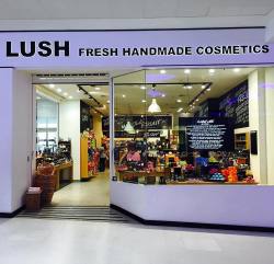 lush-portsmouth:  Lush Portsmouth. Don’t forget to tag her